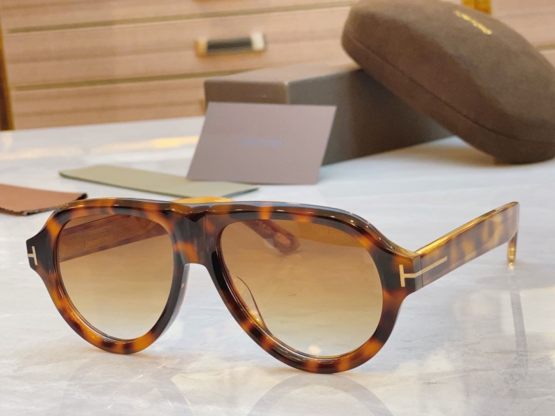 TOM FORD